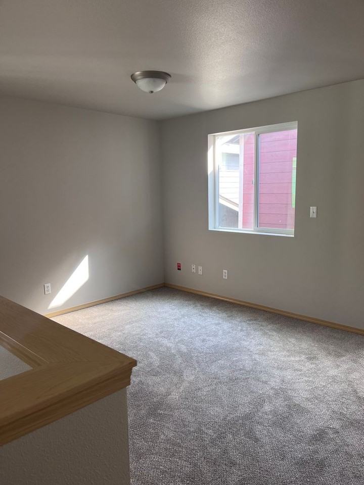 7241 177th St E - Photo 6 of 12