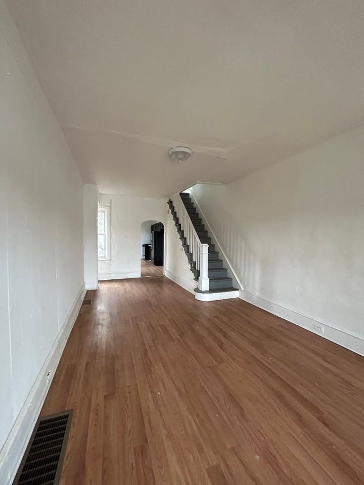 409 Winslow St - Photo 6 of 16