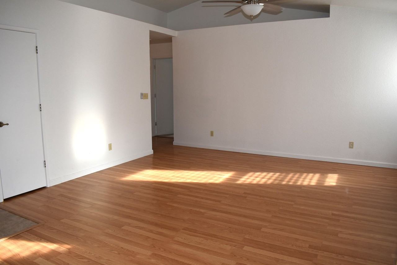 9435 Soaring Oaks Dr - Photo 4 of 19