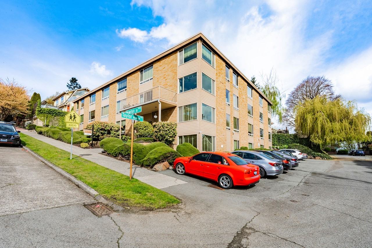 Lake Terrace - Photo 4 of 8