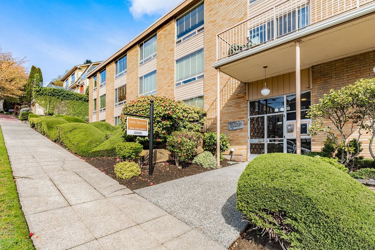 Lake Terrace - Photo 7 of 8