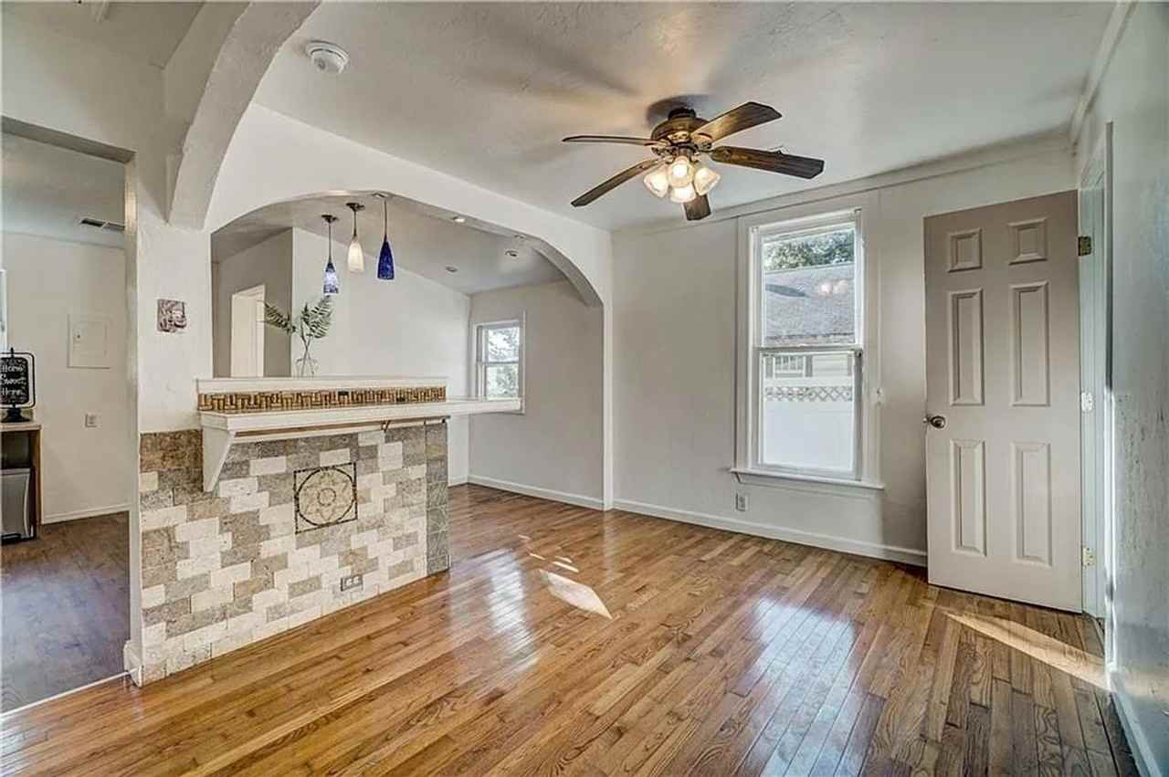 903 N Mckinley Ave - Photo 2 of 3