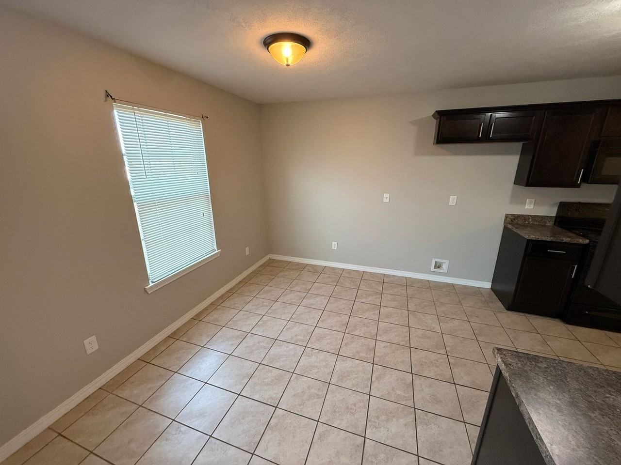 3363 S Hillcrest St - Photo 6 of 10