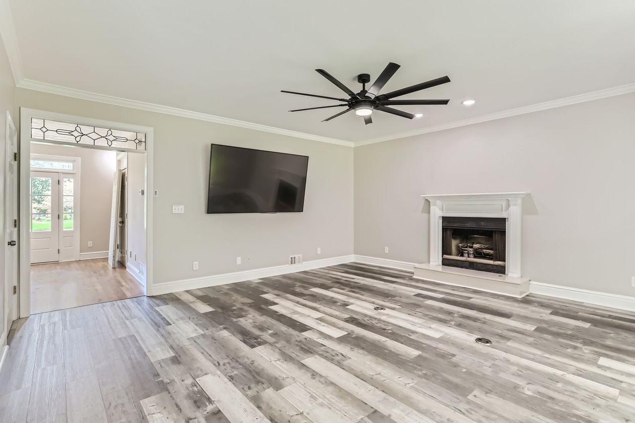 2810 Players Dr - Photo 3 of 18