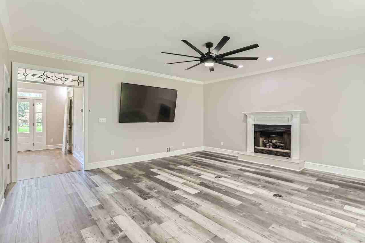 2810 Players Dr - Photo 4 of 18