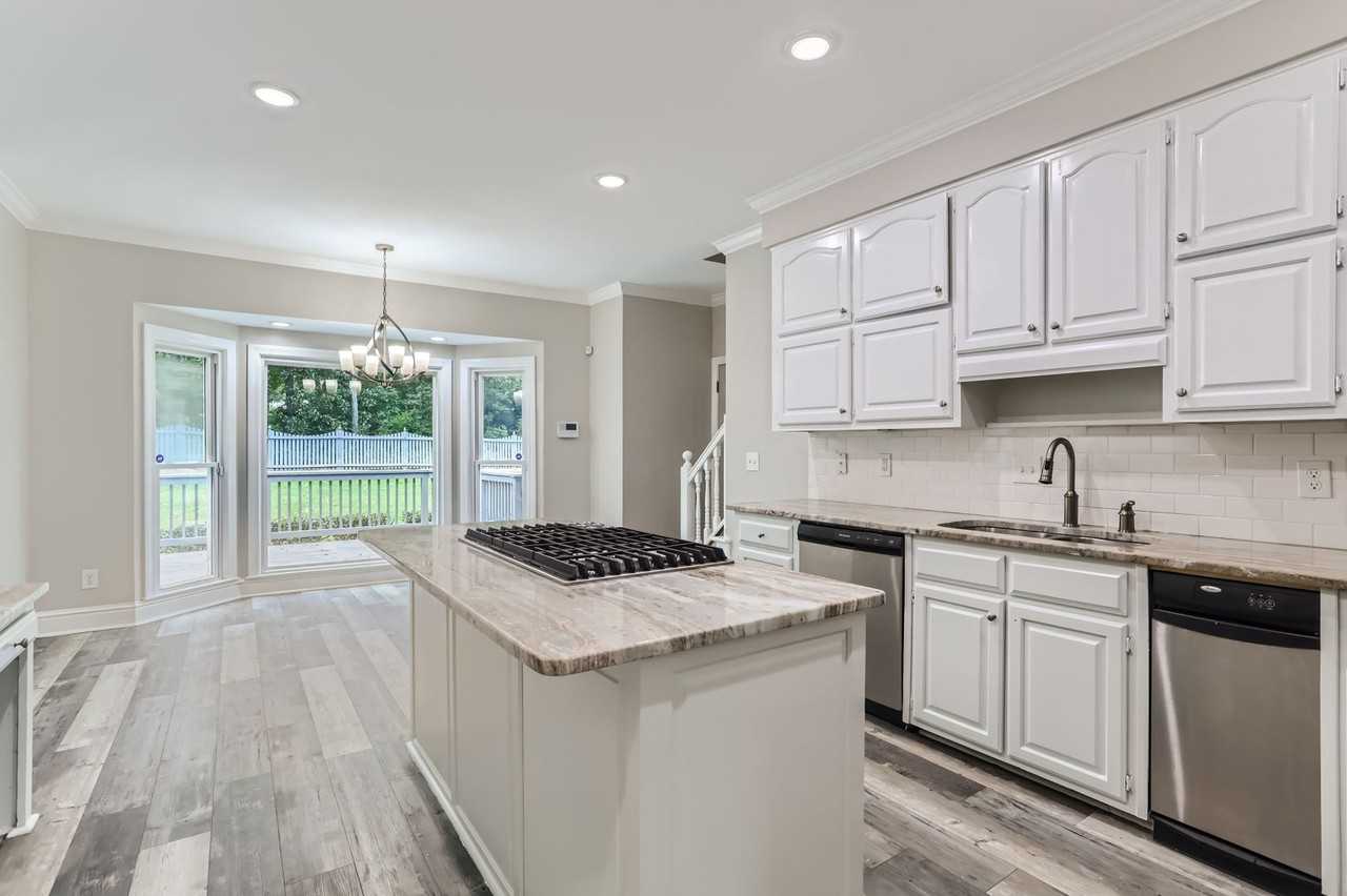 2810 Players Dr - Photo 5 of 18