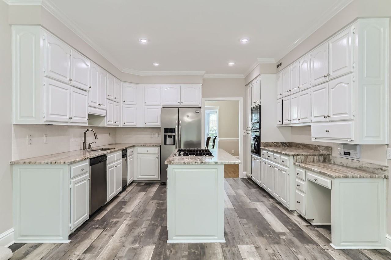 2810 Players Dr - Photo 6 of 18