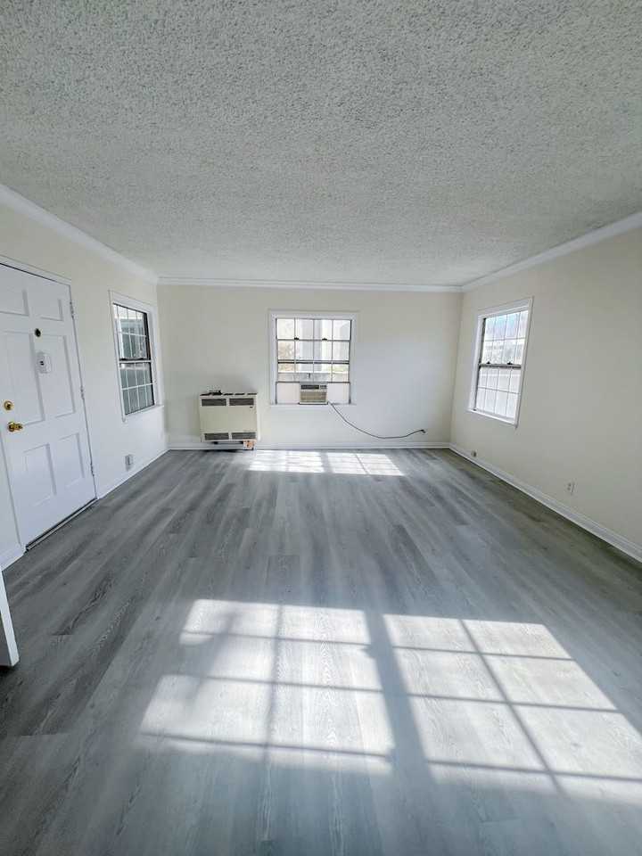 4840 W 18th St - Photo 5 of 5