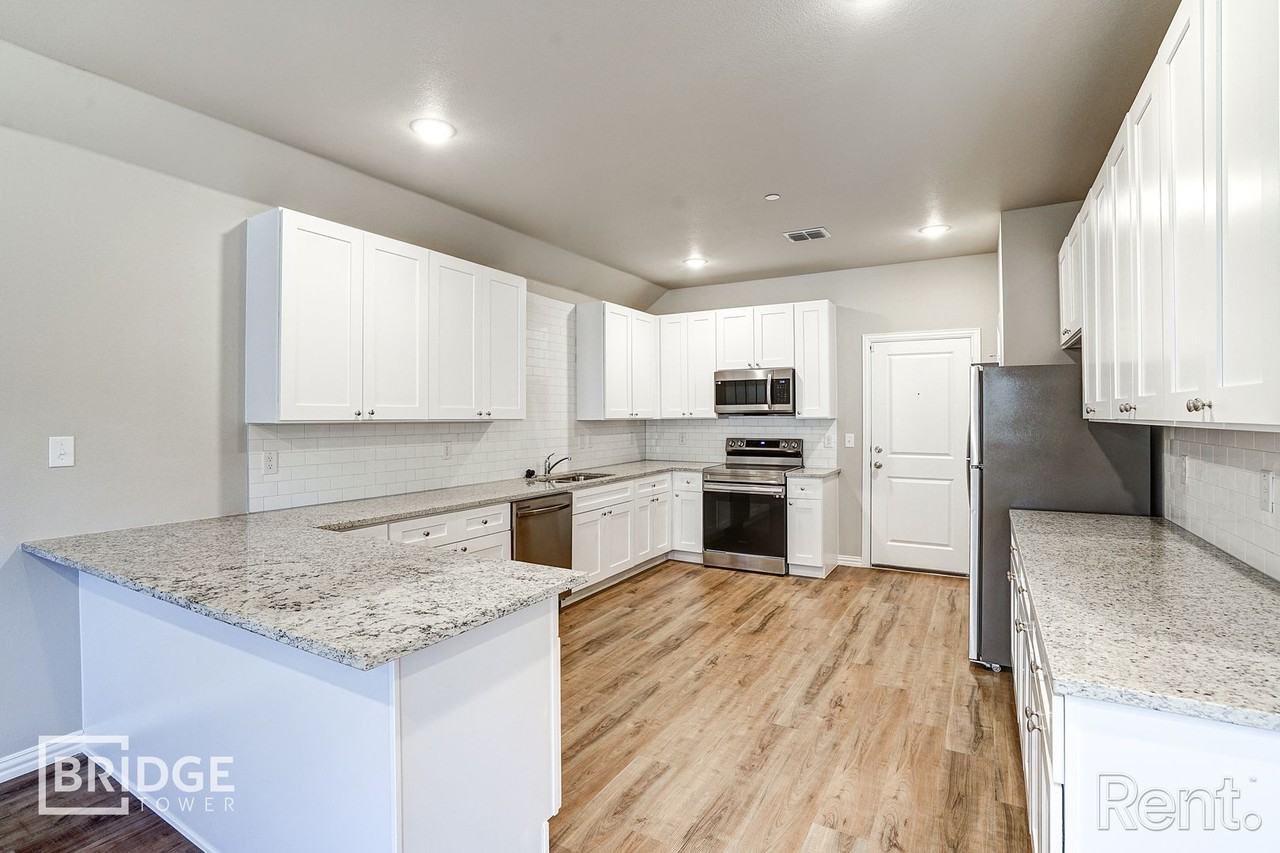 1005 W Golden Ln - Photo 2 of 16