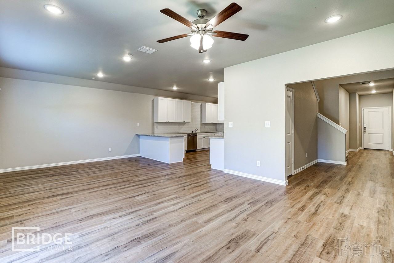 1005 W Golden Ln - Photo 7 of 16