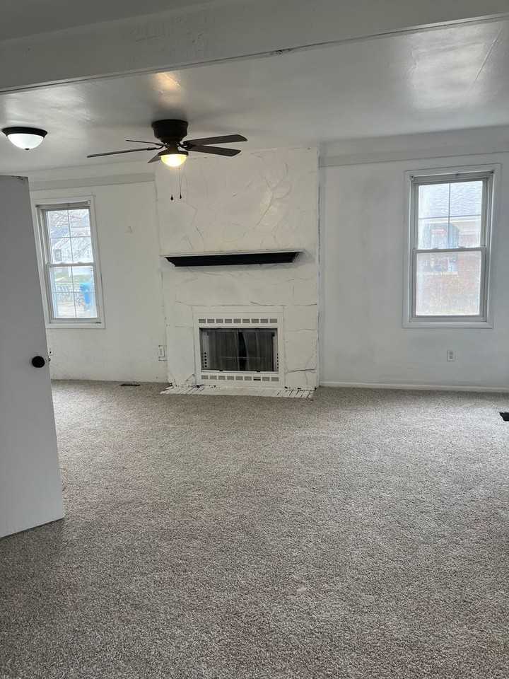 1040 Bryn Mawr Blvd - Photo 2 of 9