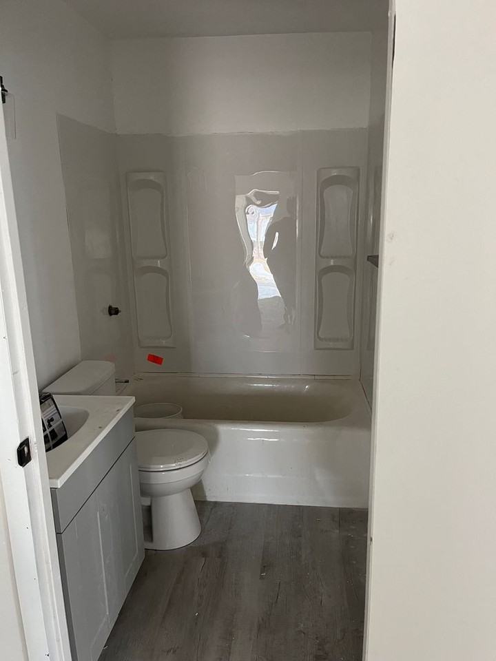 1040 Bryn Mawr Blvd - Photo 4 of 9