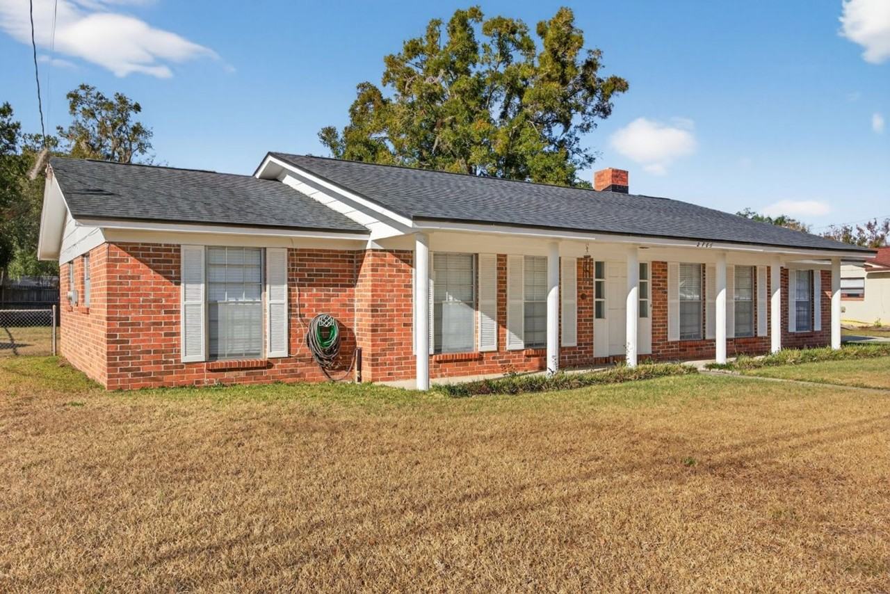 2766 Greenridge Rd - Photo 3 of 30