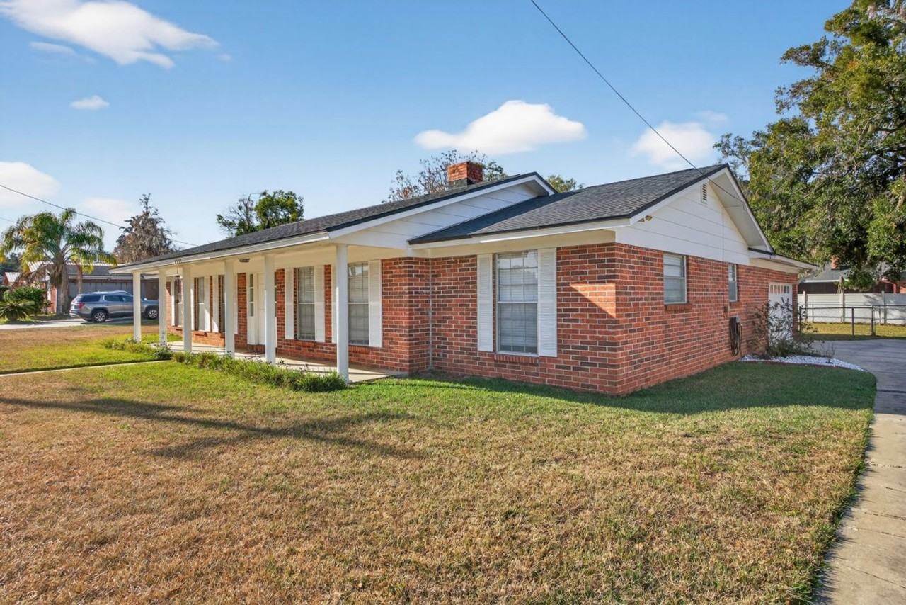 2766 Greenridge Rd - Photo 4 of 30