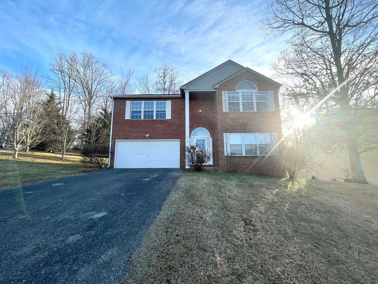 275 Barkwood St - Photo 2 of 16