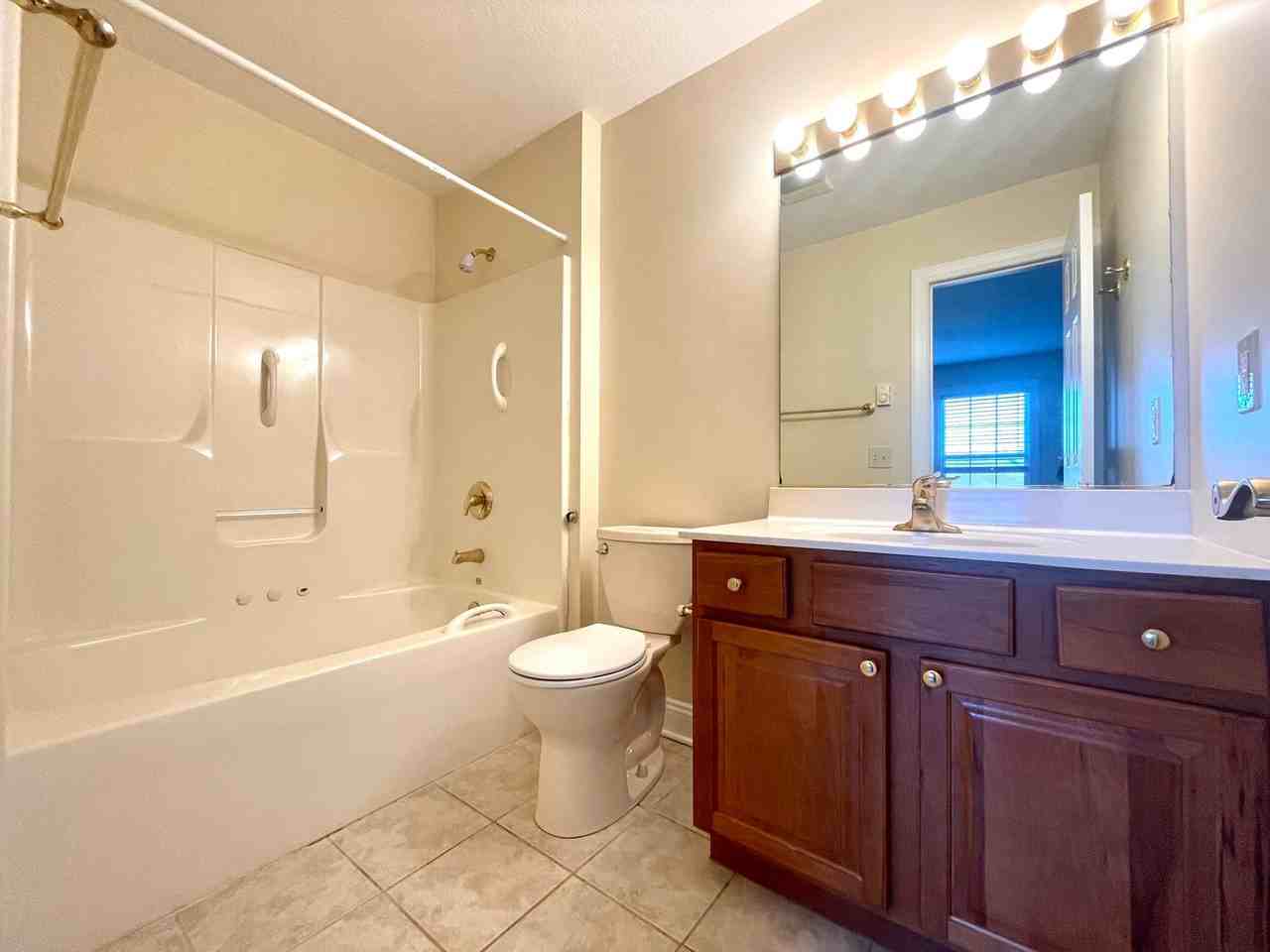 275 Barkwood St - Photo 5 of 16