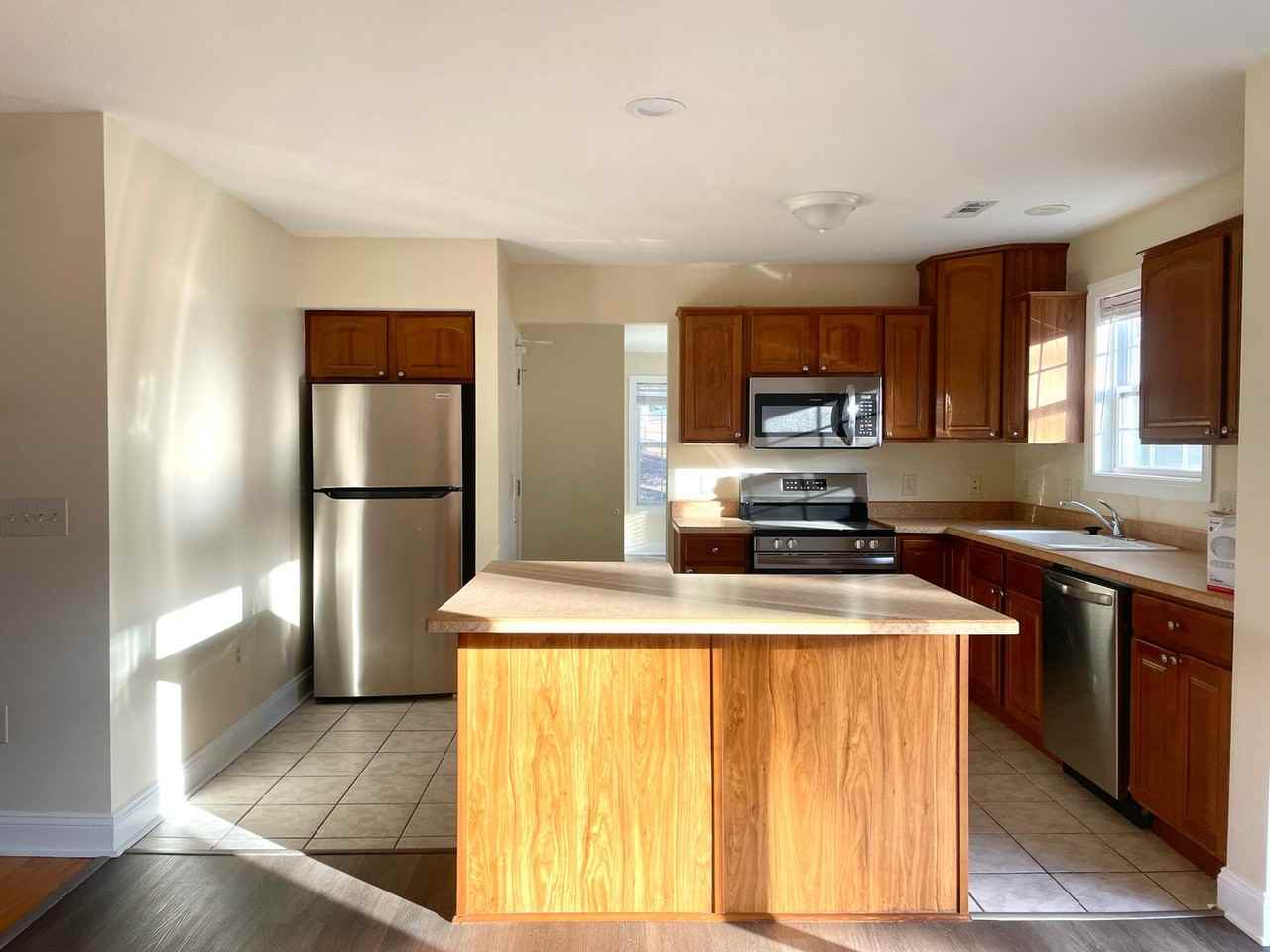 275 Barkwood St - Photo 7 of 16