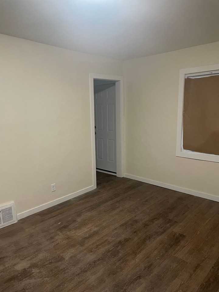 2259 Pennsylvania St - Photo 2 of 15