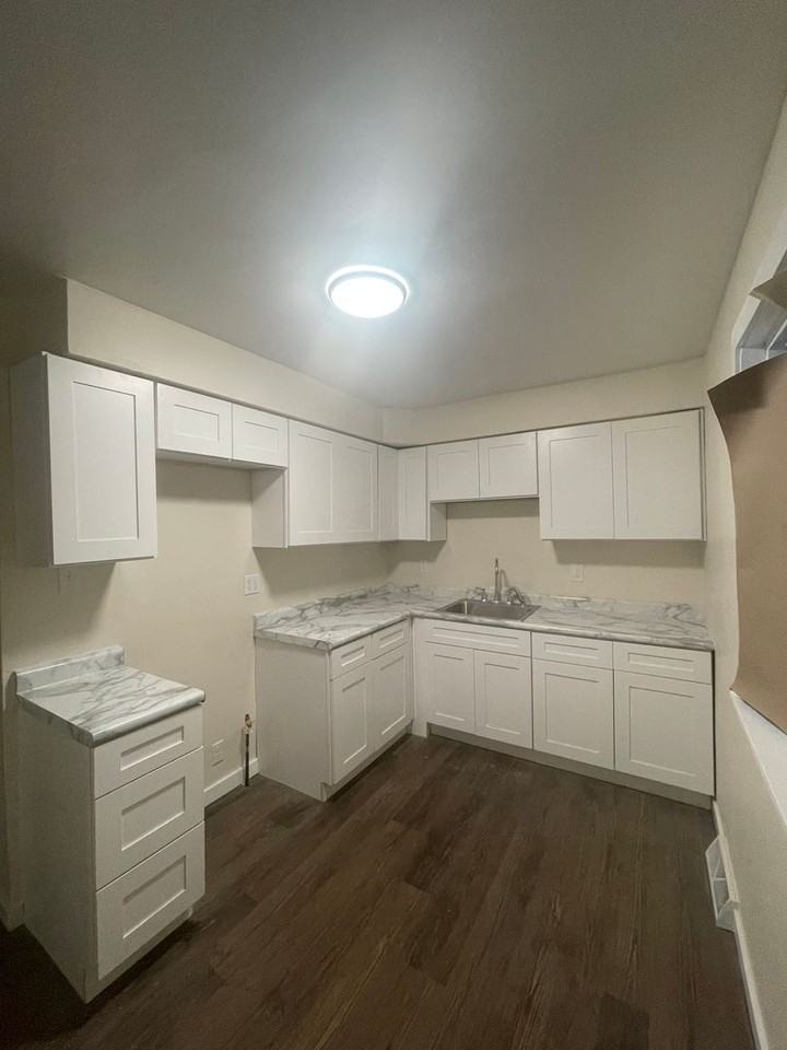 2259 Pennsylvania St - Photo 7 of 15