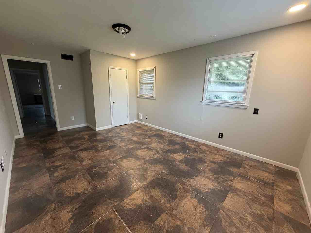 2911 Hazel St - Photo 2 of 7