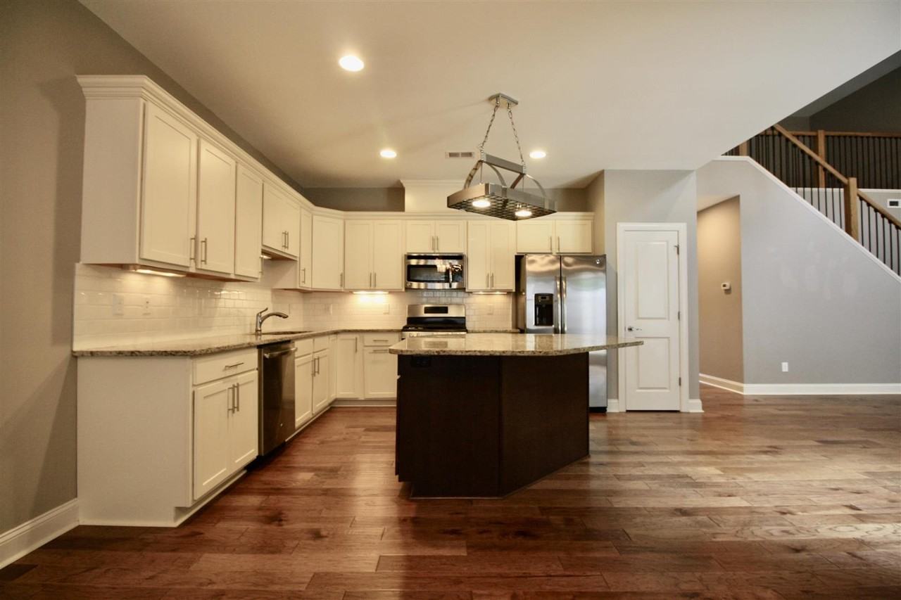 147 Pinebranch Ct #1 - Photo 2 of 21