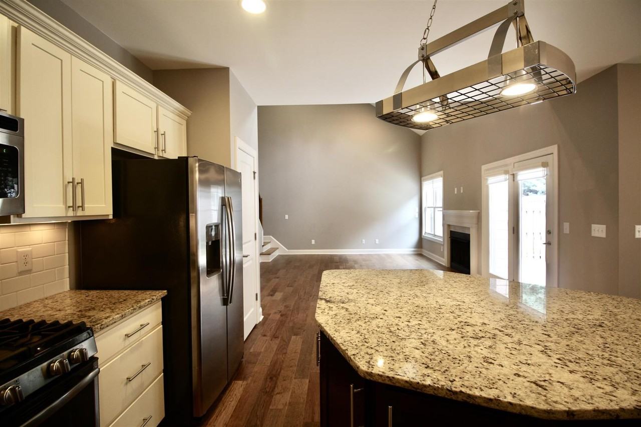 147 Pinebranch Ct #1 - Photo 3 of 21