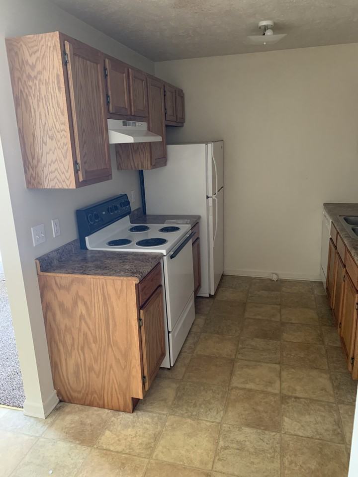 2400 Mcconnell Cir #12 - Photo 3 of 6