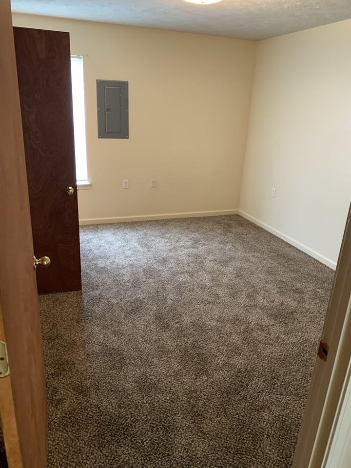 2400 Mcconnell Cir #12 - Photo 4 of 6