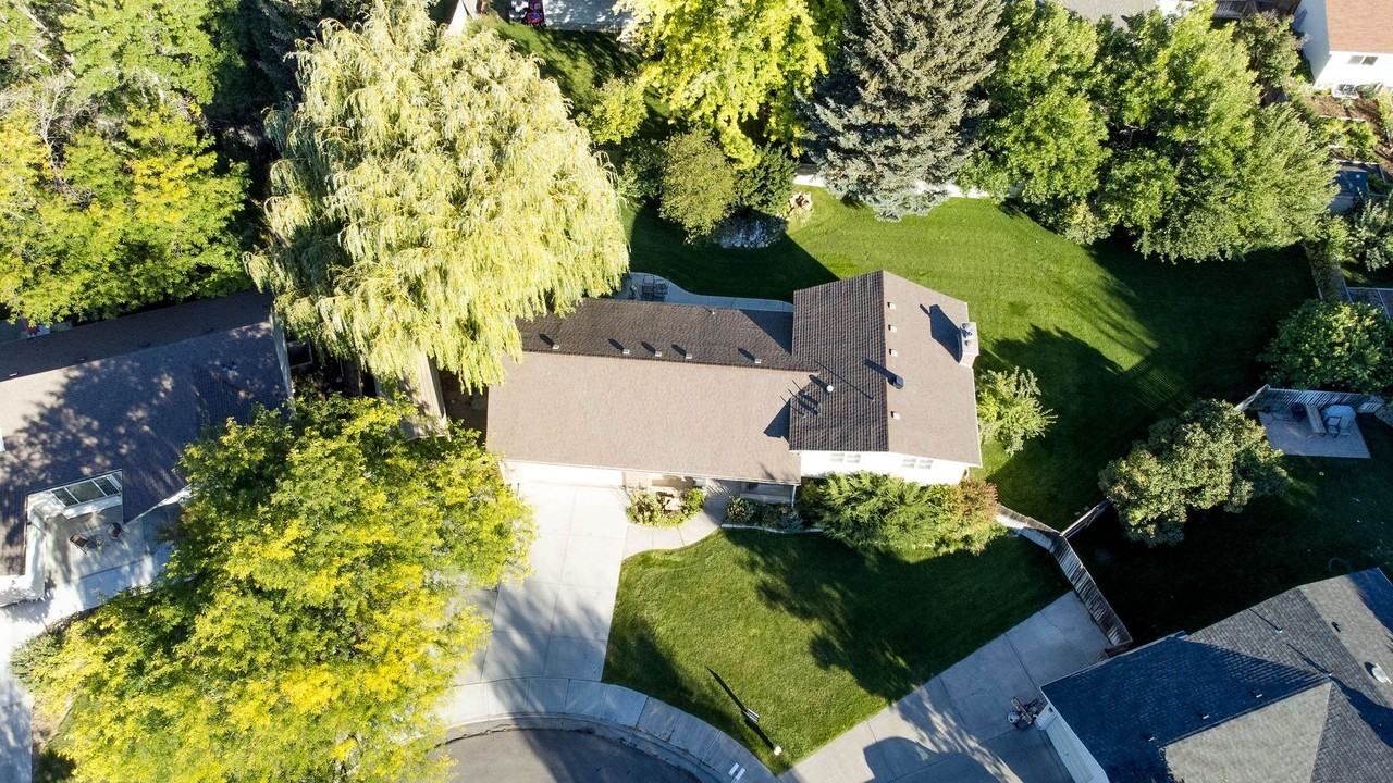 649 Brentwood Cir - Photo 2 of 27