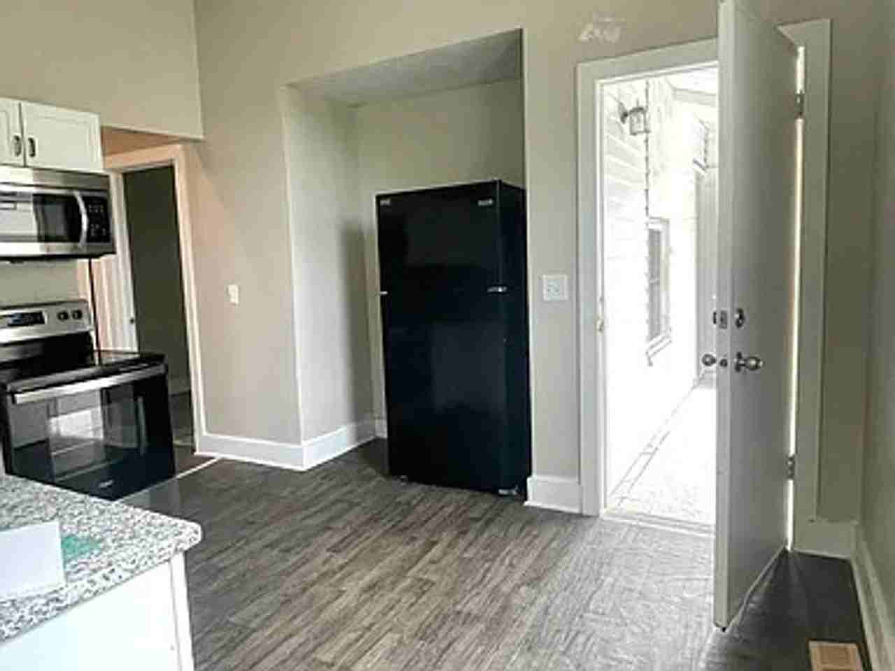 2912 Mason St - Photo 5 of 11