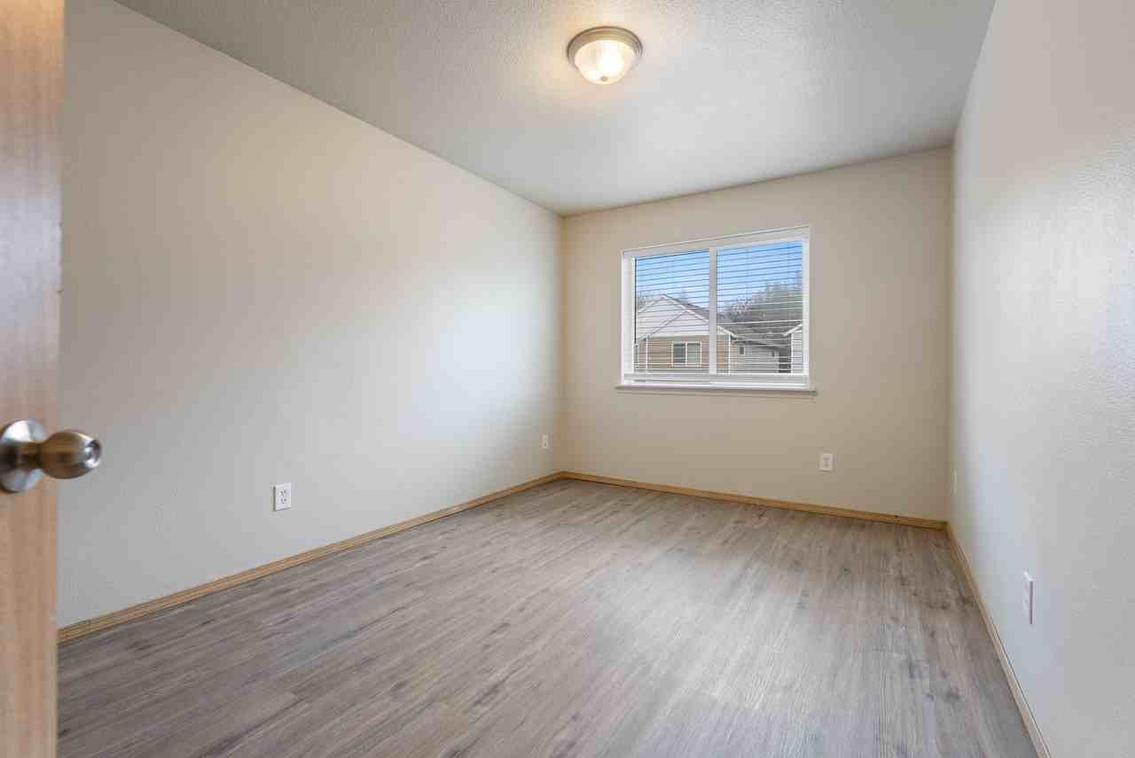 12610 Se Ramona St - Photo 6 of 34