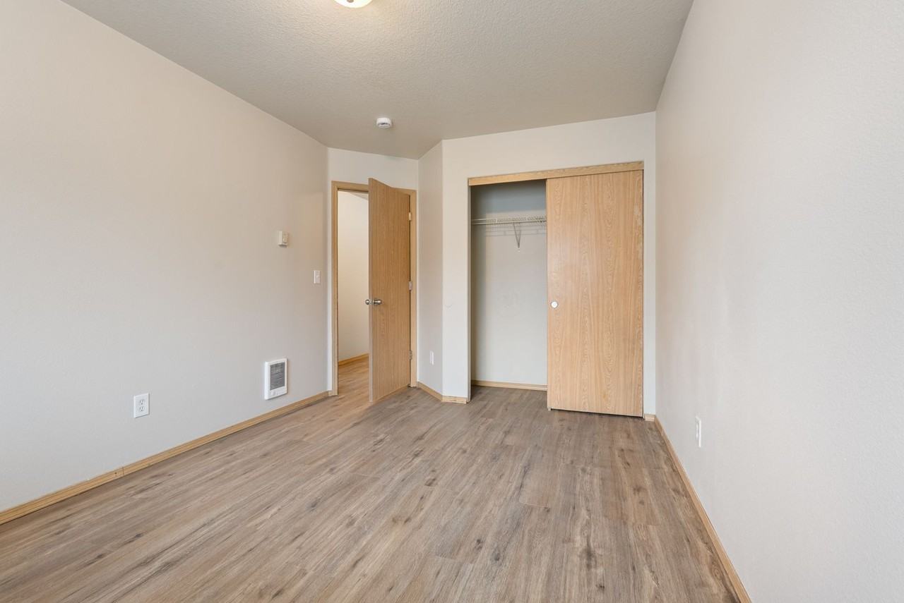 12610 Se Ramona St - Photo 7 of 34