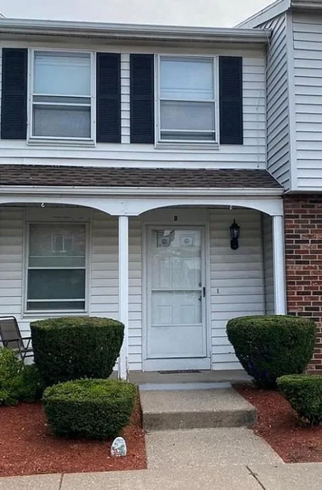 1290 Emerson St - Photo 2 of 18