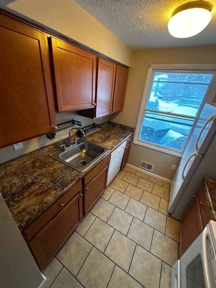 1290 Emerson St - Photo 4 of 18