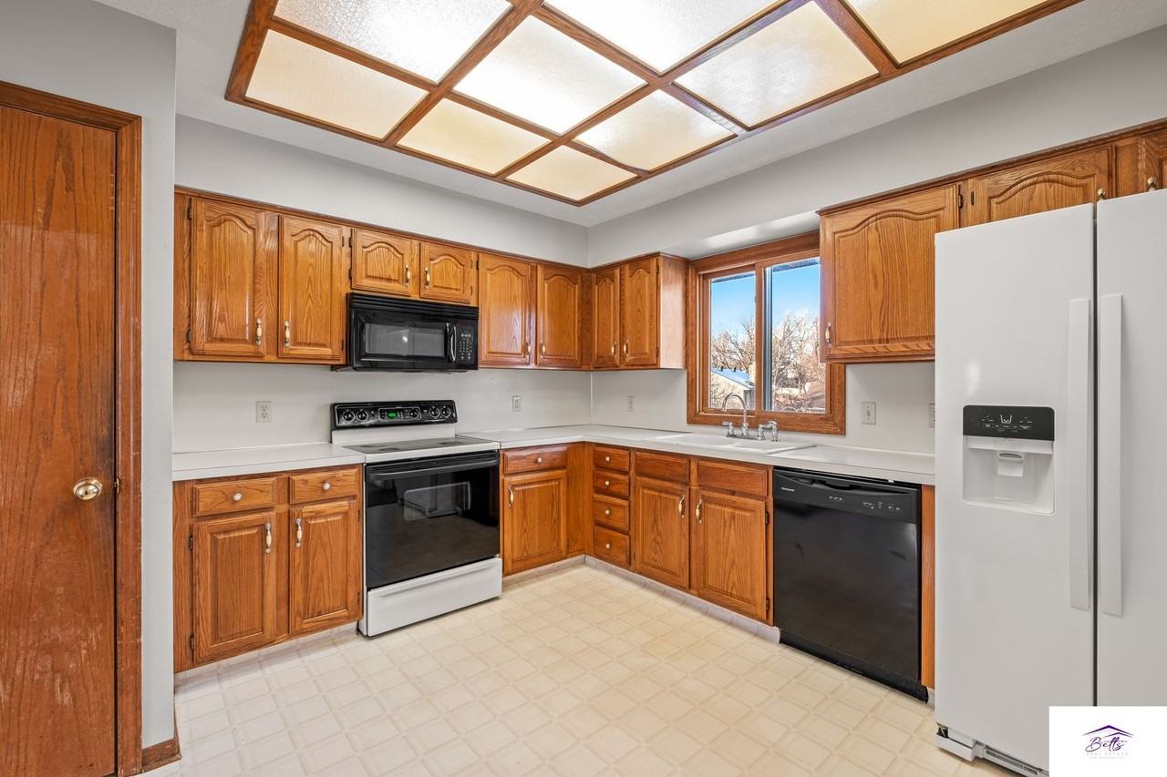 16614 Ehlers St - Photo 7 of 23