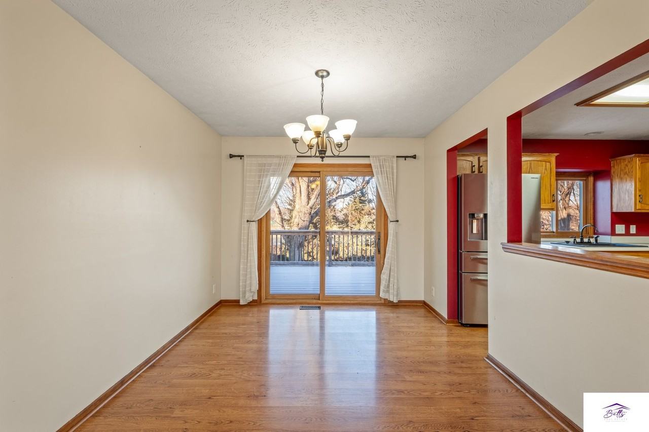 15262 Grover St - Photo 5 of 22