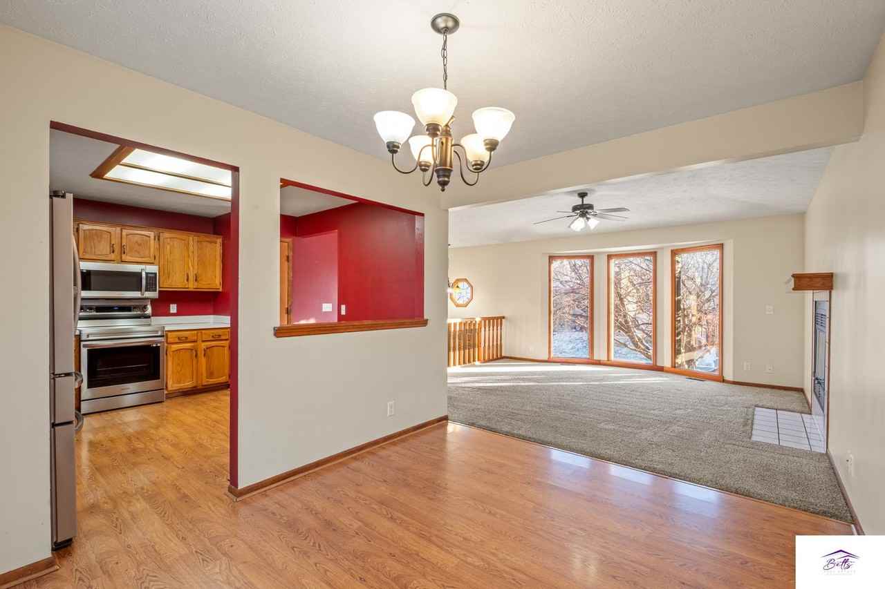 15262 Grover St - Photo 6 of 22