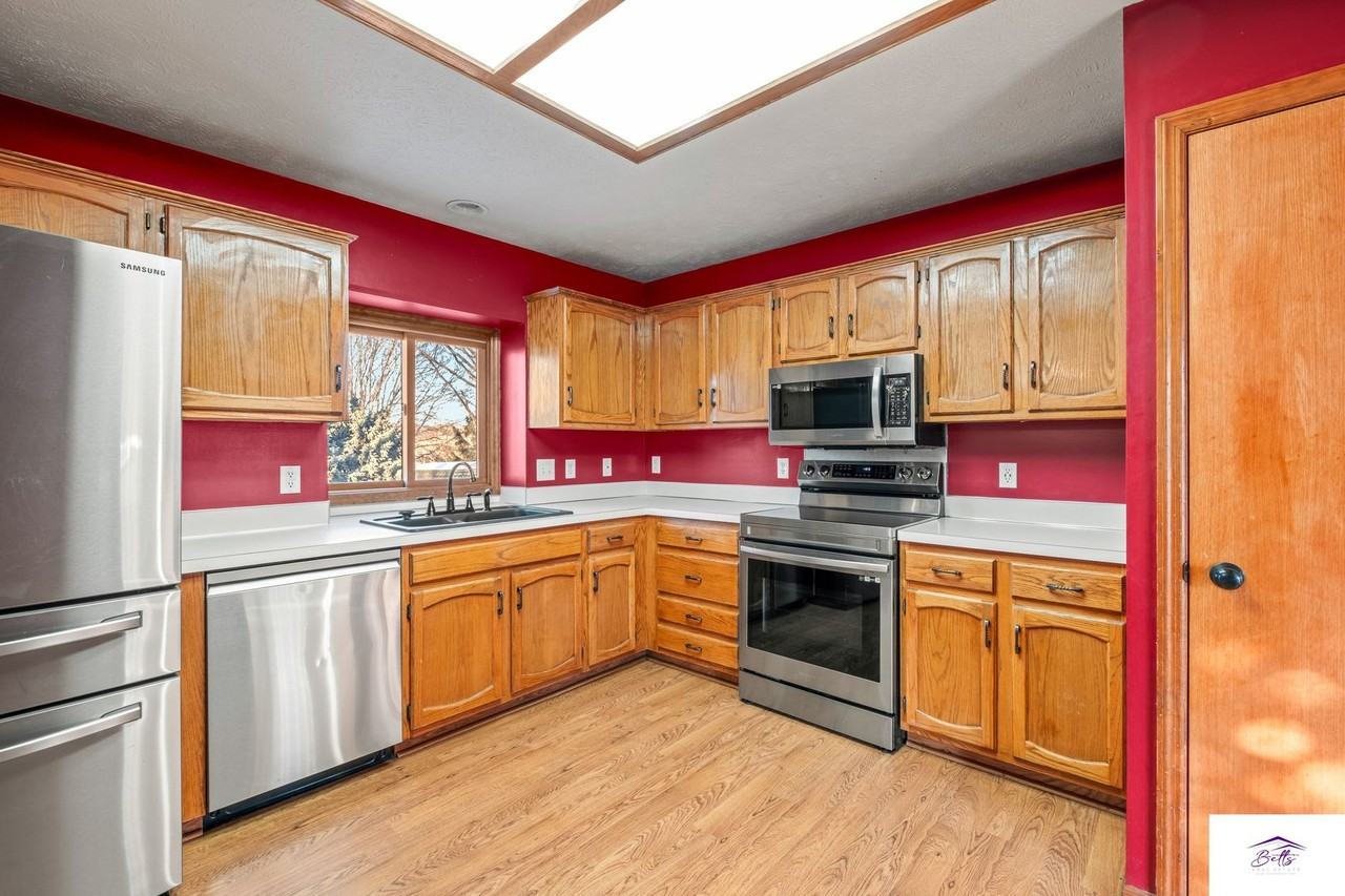 15262 Grover St - Photo 7 of 22