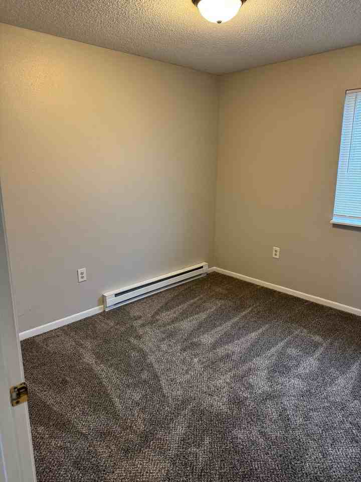 1007 W Wayne St - Photo 5 of 9