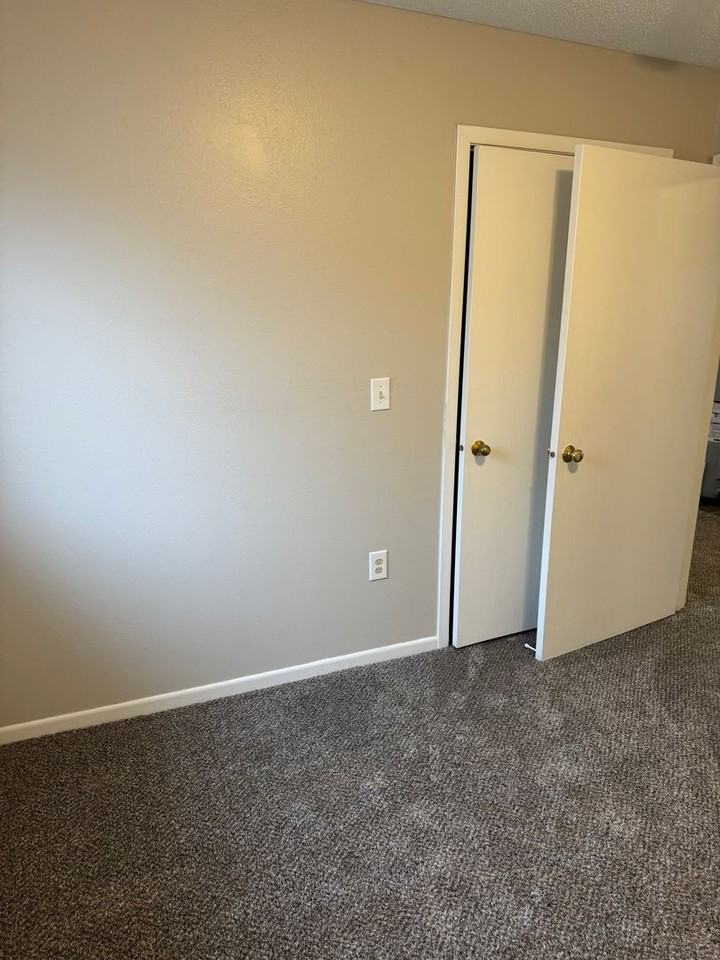 1007 W Wayne St - Photo 6 of 9