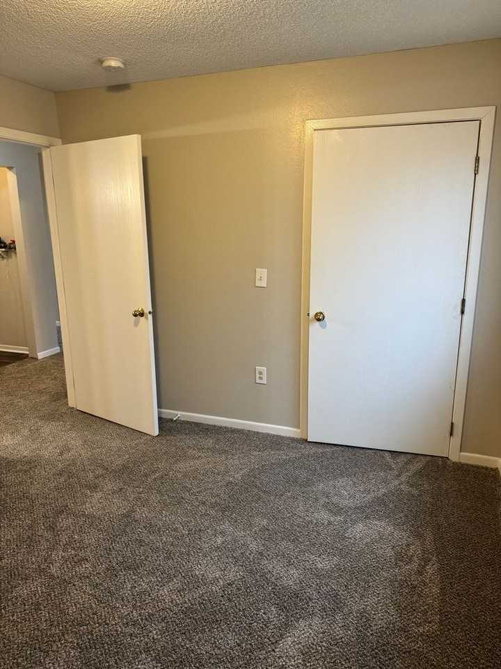 1007 W Wayne St - Photo 7 of 9