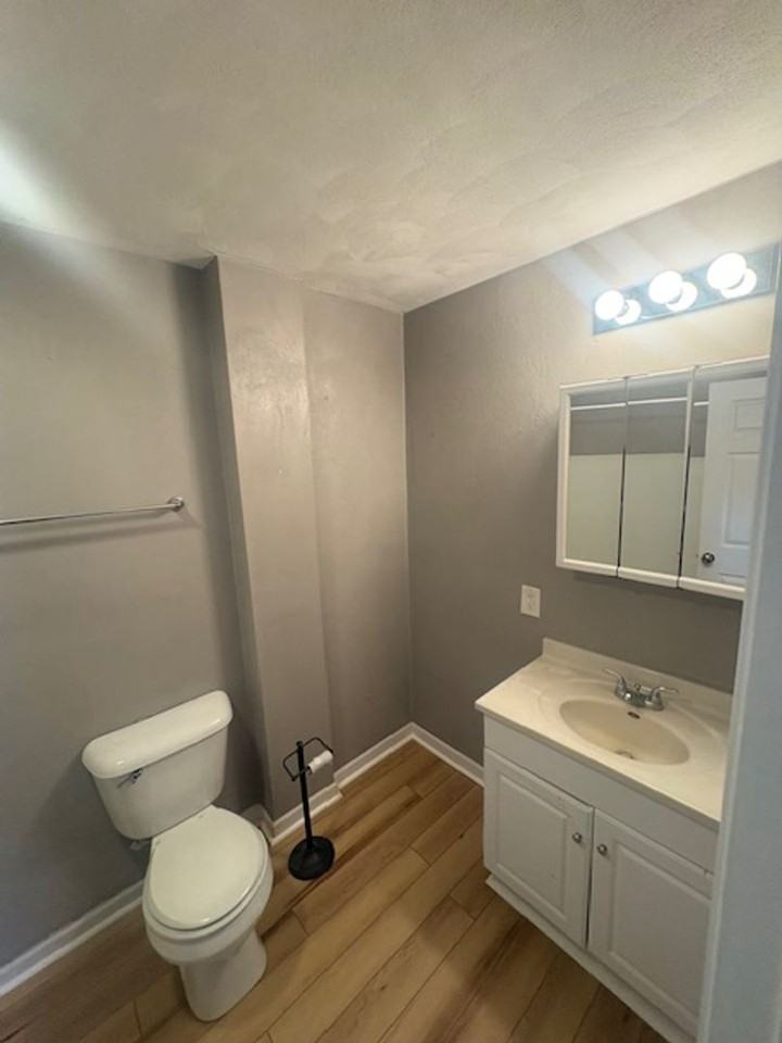 1605 W Ayres Ave - Photo 3 of 17