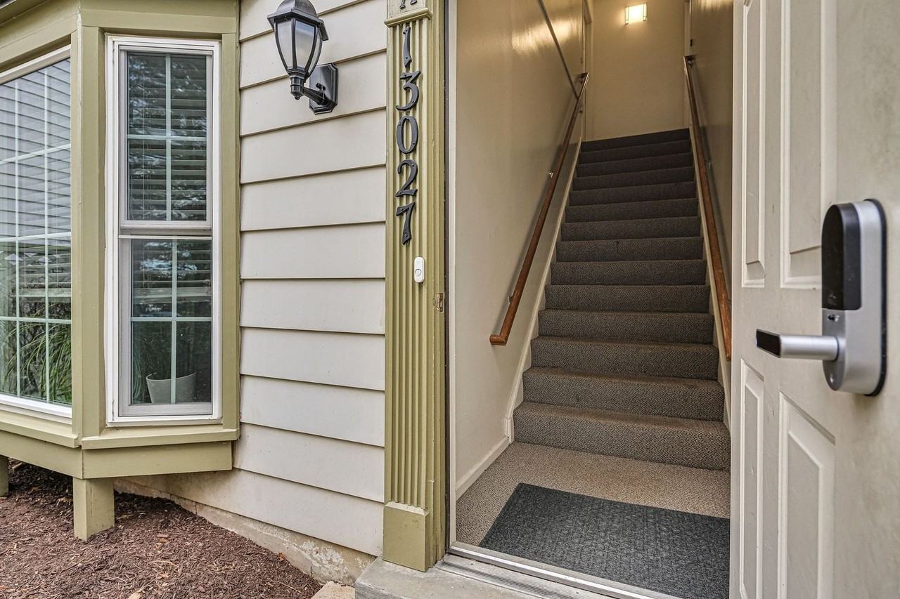 13027A Shadyside Ln #12-207 - Photo 3 of 34