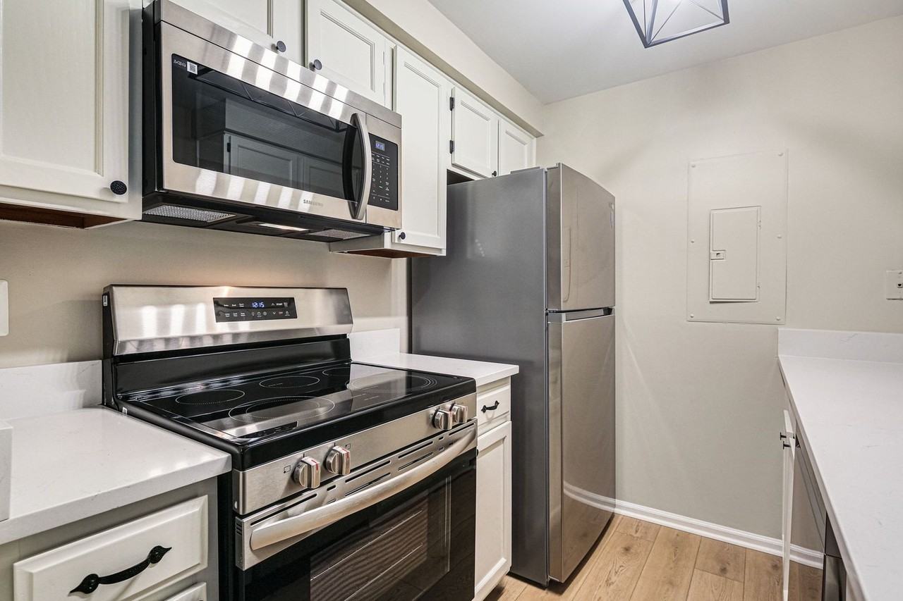 13027A Shadyside Ln #12-207 - Photo 4 of 34