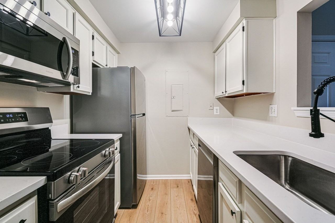 13027A Shadyside Ln #12-207 - Photo 5 of 34