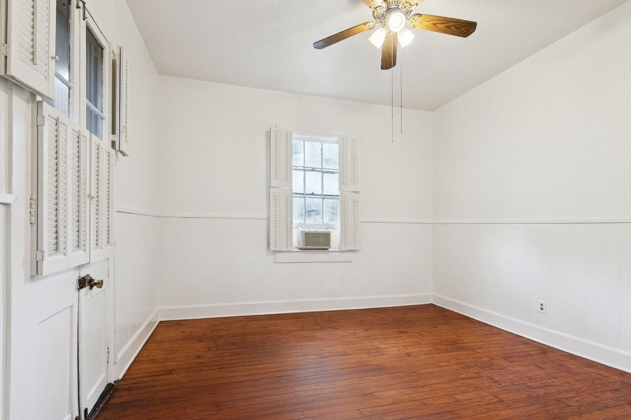 925 Royal St - Photo 4 of 8