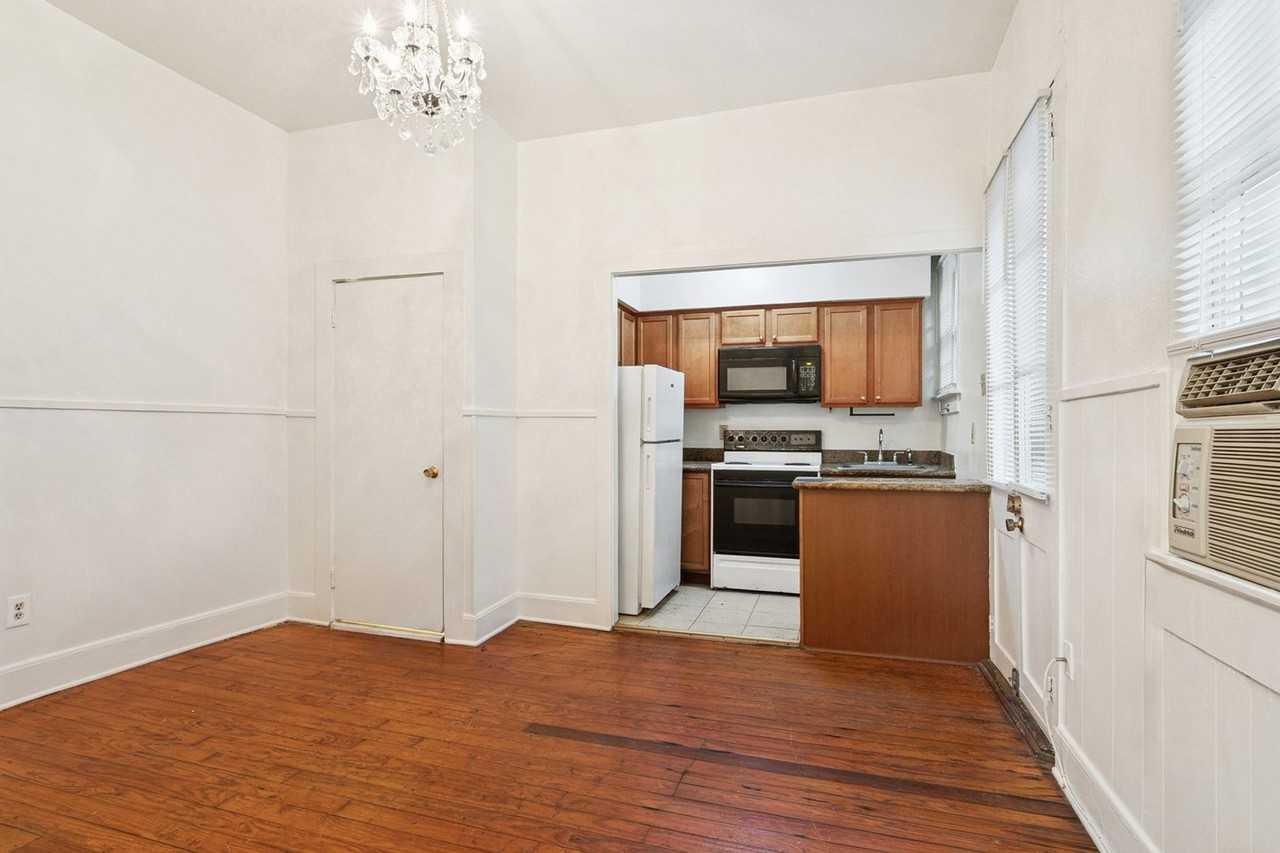 925 Royal St - Photo 5 of 8