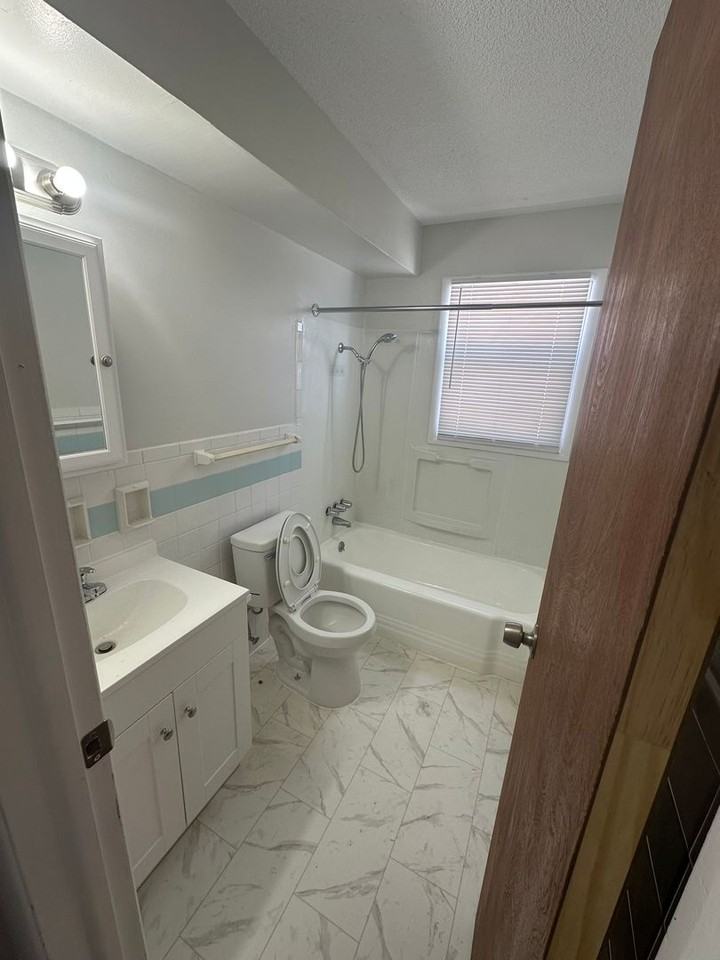 6037 W 25th St - Photo 4 of 9