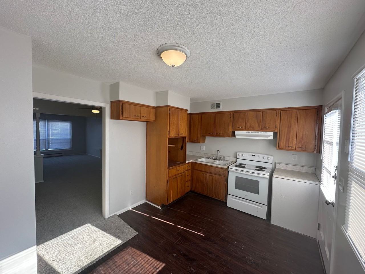 6037 W 25th St - Photo 6 of 9