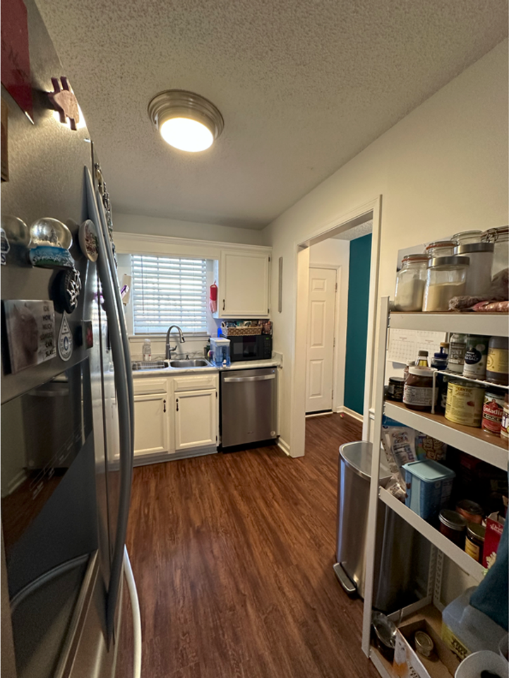 1688 Prince Ave - Photo 5 of 27